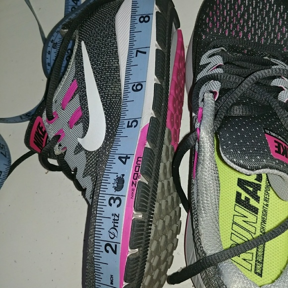 Nike shoes - Picture 3 of 8